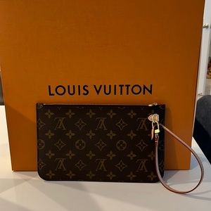 Louis Vuitton Neverfull Monogram Clutch